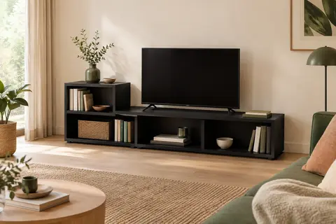 Meuble TV noir modulable en trois éléments, installé dans un salon lumineux avec des niches ouvertes.